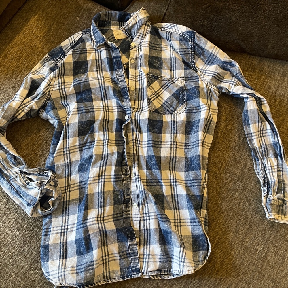 Stitch Fix white and blue button up flannel #35